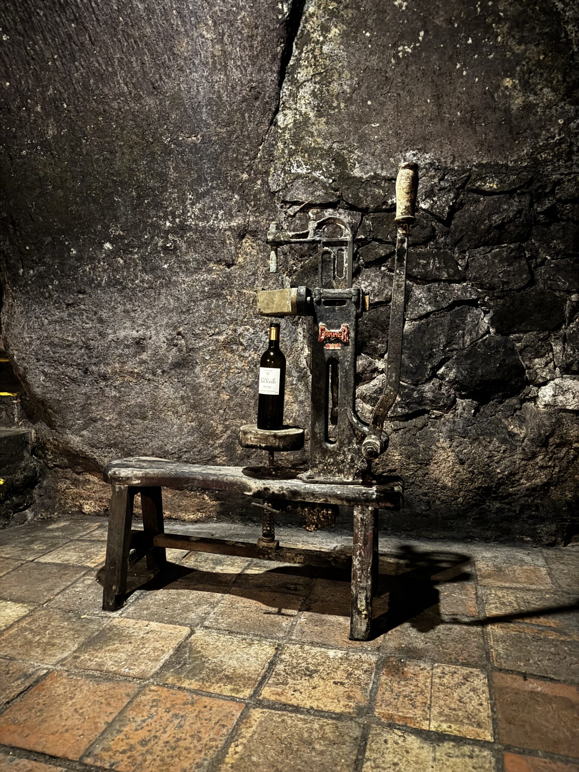 Valiente Vino wijn op kruk